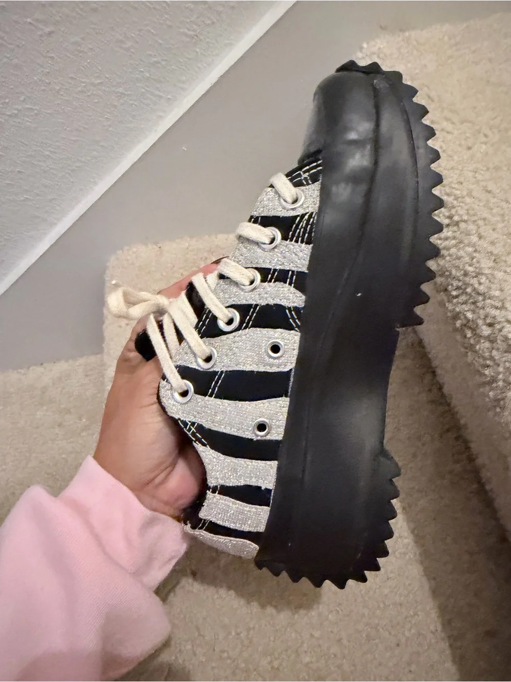 Women's Size 6 - Converse Run Star Hike Low Black 172037C used